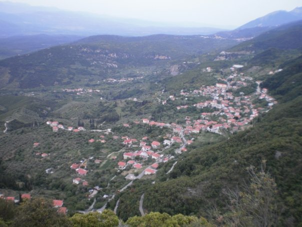 Στην κορυφή του κάστου με θέα το χωριό Στην κορυφή του κάστου με θέα το χωριό