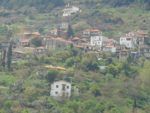 Η γειτονιά « Άγιος Βασίλης » με την εκκλησία στη μέση. Η γειτονιά « Άγιος Βασίλης » με την εκκλησία στη μέση.