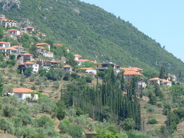 Γενική άποψη της γειτονιάς του « Πέρα Λογκανίκου » Γενική άποψη της γειτονιάς του « Πέρα Λογκανίκου »