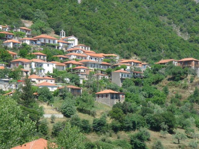 Οι γειτονιές « Σαραντέικα » και « Ράχη » Οι γειτονιές « Σαραντέικα » και « Ράχη »