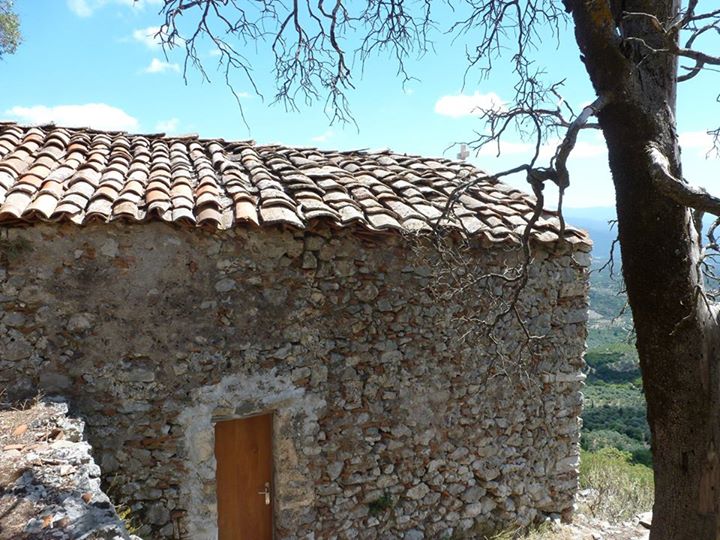 Ο ναός της Παναγίας - Πίσω όψη Ο ναός της Παναγίας - Πίσω όψη